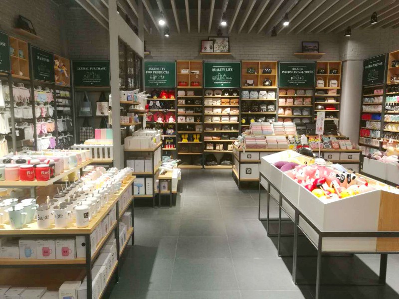 戀惠優(yōu)品 全新展廳布局設(shè)計，打造連鎖品牌氣質(zhì)范兒